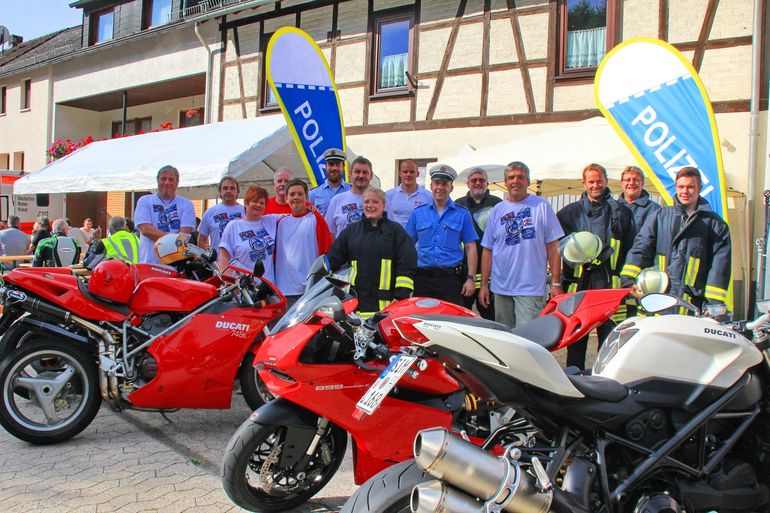 Rädche-Team und Polizei